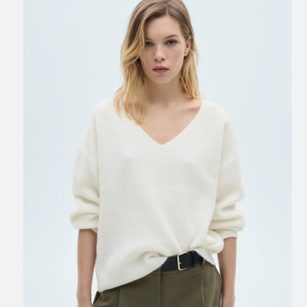Mango V-neck Knit Sweater in ecru size small